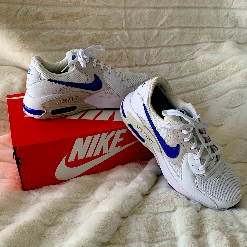 New with box NIKE AIR MAX EXCEE White/Blue Men’s SZ 8.5 (women’s 10).